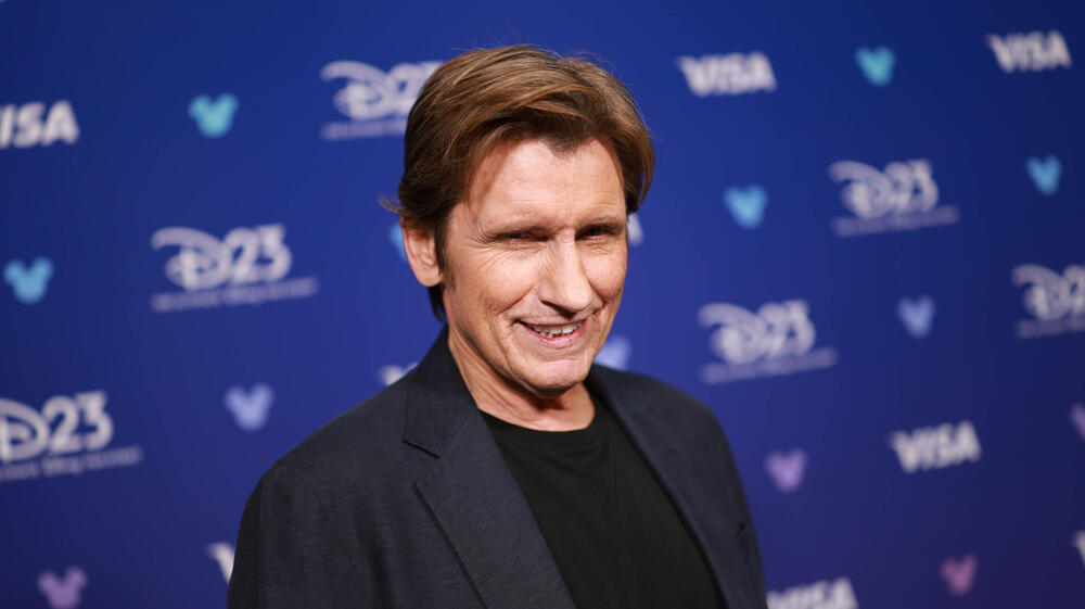 Denis Leary al Disney Entertainment Showcase del D23: The Ultimate Disney Fan Event, il 14 agosto 2026 ad Anaheim, California
