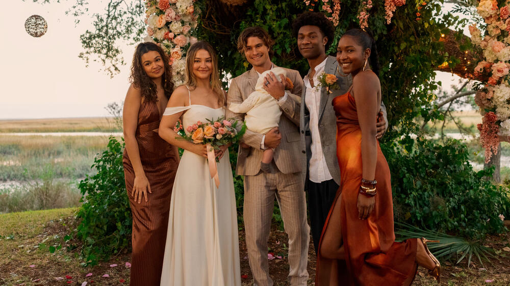 (S-D) Madison Bailey come Kiara, Madelyn Cline come Sarah Cameron, Chase Stokes come John B, Jonathan Daviss come Pope, Carlacia Grant come Cleo in Outer Banks 5x10