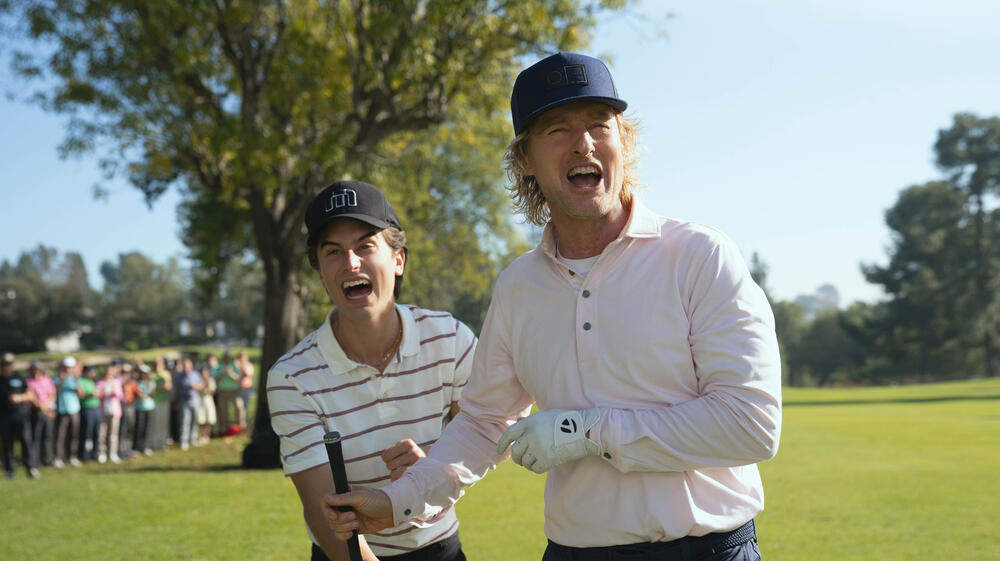 Peter Dager e Owen Wilson in Stick 2x01
