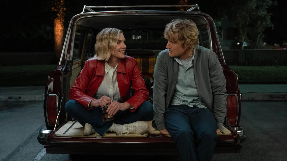 Rhea Seehorn e Owen Wilson in Stick 2x06