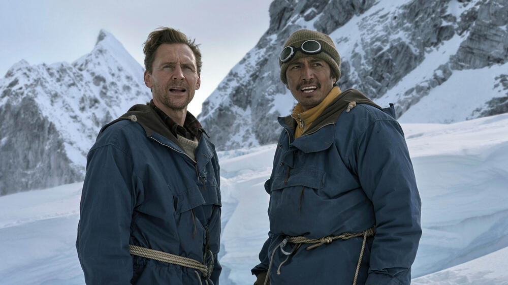 Tom Hiddleston e Genden Phuntsok in Tenzing