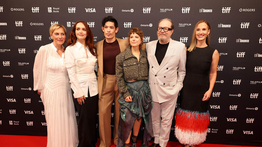 Saskia Reeves, Olivia Cooke, Christopher Chung, Aimee-Ffion Edwards, la star e produttore esecutivo Sir Gary Oldman e Ruth Bradley alla première mondiale della sesta stagione di 'Slow Horses' al Toronto International Film Festival venerdì 11 settembre 2026