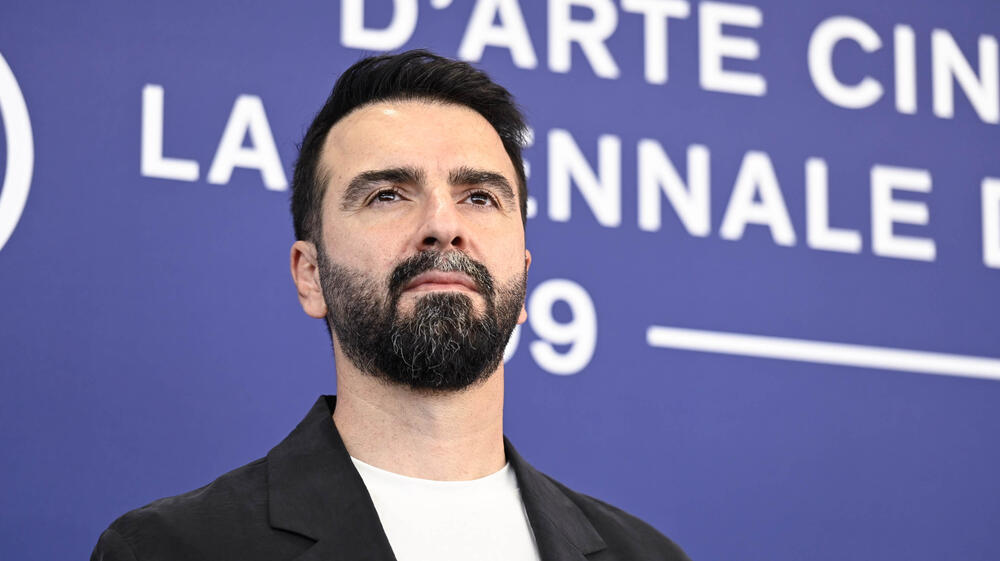 Regista Mohsen Gharaei al photocall del film Moragheb (Falling House) al Festival del Cinema di Venezia 83, giovedì 3 settembre 2026