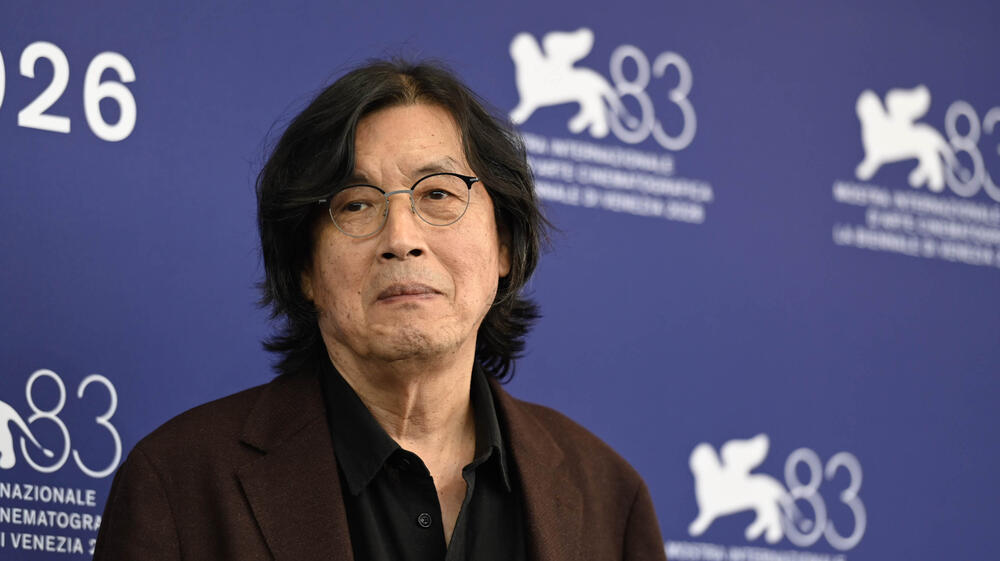 Lee Chang-dong al photocall del film Ga-neung-han sa-rang (Possible Love) al Festival del Cinema di Venezia 83, domenica 6 settembre 2026