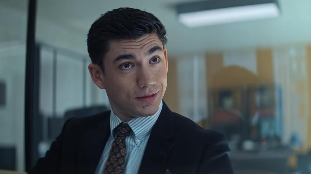 WAR, scena da Trailer serie con Starring Sienna Miller e Dominic West