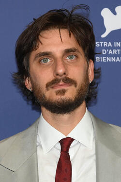 L'attore Luca Marinelli al photocall di M - Il figlio del secolo di Joe Wright a Venezia 81 il 5 settembre 2024