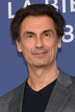 L'attore Fabrizio Gifuni al photocall di Il tempo che ci vuole di Francesca Comencini a Venezia 81 il 6 settembre 2024