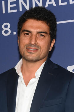 Il regista Murat Fıratoğlu al photocall di One of those days when Hemme dies a Venezia 81 il 6 settembre 2024