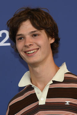 L'attore Paul Kircher al photocall del film Leurs enfants après eux di Zoran Boukherma, Ludovic Boukherma a Venezia 81 il 31 agosto 2024