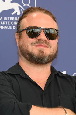 Il regista Brady Corbet al photocall del film The brutalist a Venezia 81 il 1 settembre 2024