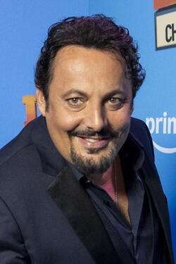 Enrico Brignano al photocall di LOL: chi ride è fuori - Stagione 5