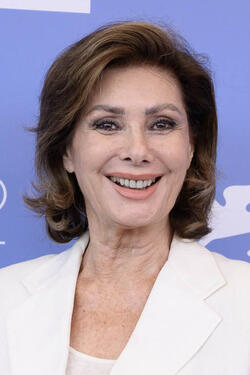 L'attrice Edwige Fenech al photocall del film Il Maestro di Andrea Di Stefano alla 82a Mostra del Cinema di Venezia