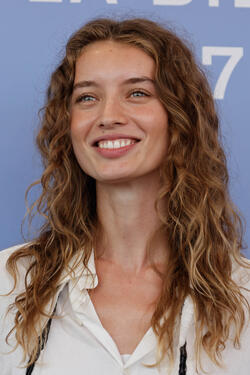 Giulia Maenza al photocall del film Orfeo di Virgilio Villoresi alla 82a Mostra del Cinema di Venezia, lunedì 1 settembre 2025