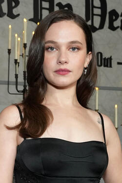 Cailee Spaeny partecipa alla première di 'Wake Up Dead Man: A Knives Out Mystery' di Netflix, il 17 novembre 2025 a Los Angeles, California