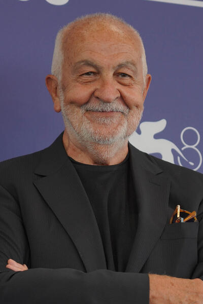 Gianni Canova al photocall delle giurie alla 81a Mostra Internazionale d'Arte Cinematografica della Biennale di Venezia il 28 agosto 2024