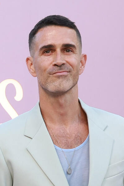 Grant Sloss attende la premiere della stagione 4 di Emily In Paris presso il The Egyptian Theater il 14 agosto 2024 in Los Angeles