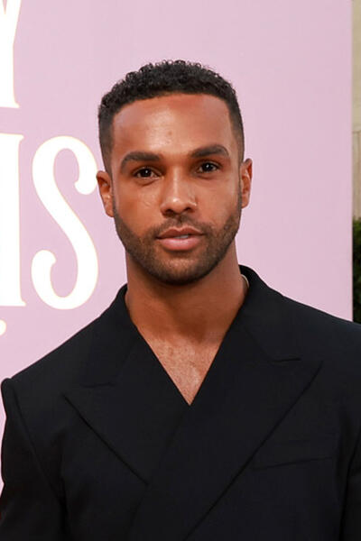 Lucien Laviscount attende la premiere della stagione 4 di Emily In Paris presso il The Egyptian Theater il 14 agosto 2024 in Los Angeles