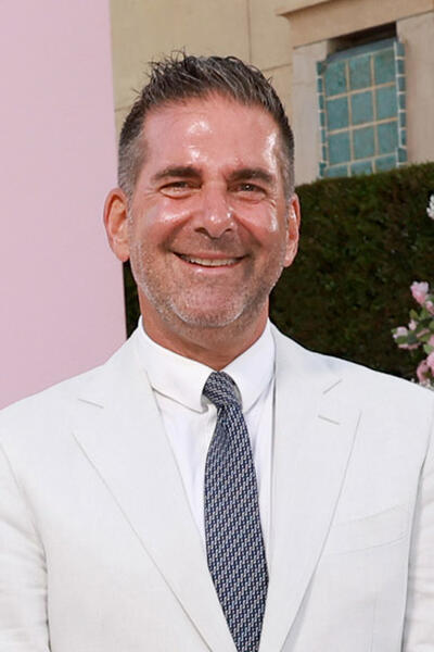 Stephen Joel Brown attende la premiere della stagione 4 di Emily In Paris presso il The Egyptian Theater il 14 agosto 2024 in Los Angeles