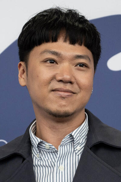 Il regista Siew Hua Yeo al photocall di Stranger eyes a Venezia 81 il 5 settembre 2024