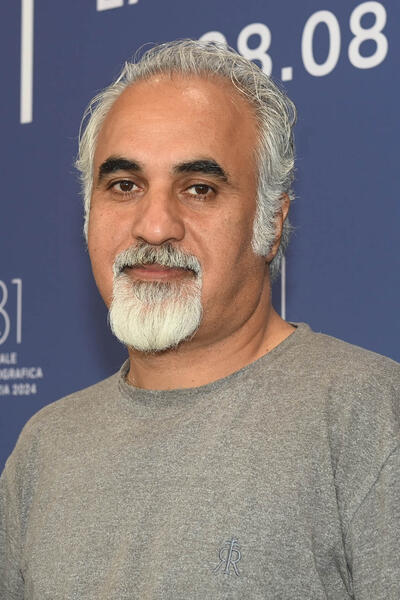 Il regista Nader Saeivar al photocall di Shahed (The Witness) a Venezia 81 il 5 settembre 2024