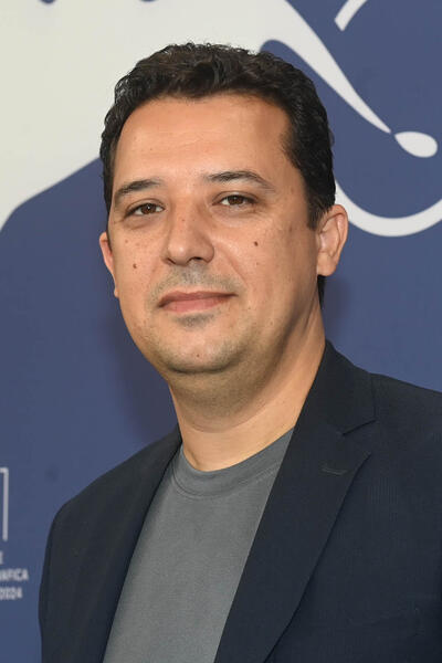 Il produttore Emre Oskay al photocall di Shahed (The Witness) di Nader Saeivar a Venezia 81 il 5 settembre 2024