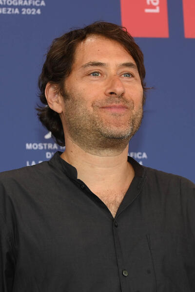 Il produttore Jeremy Kleiner al photocall del film Wolfs - Lupi solitari di Jon Watts a Venezia 81 il 1 settembre 2024