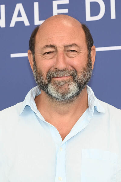 L'attore Kad Merad al photocall del film Finalement di Claude Lelouch a Venezia 81 il 2 settembre 2024