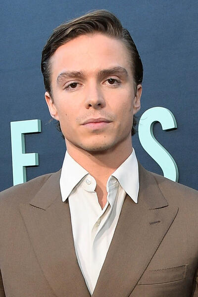 Nicholas Alexander Chavez partecipa alla premiere di Monsters: The Lyle and Erik Menendez Story di Netflix all'Egyptian Theatre Hollywood il 16 settembre 2024 a Los Angeles, California