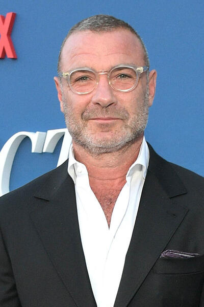 Liev Schreiber partecipa alla première di The Perfect Couple all'Egyptian Theatre Hollywood il 4 settembre 2024 a Los Angeles, California