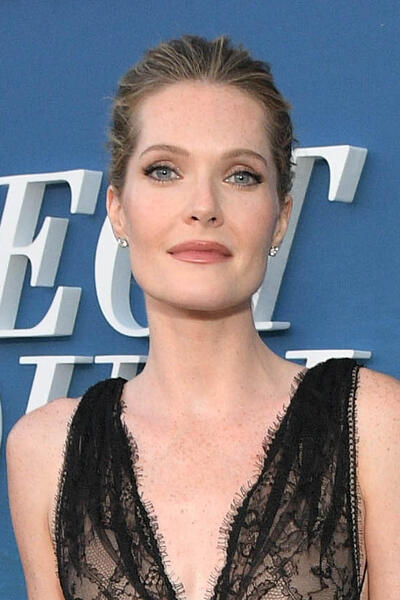 Meghann Fahy partecipa alla première di The Perfect Couple all'Egyptian Theatre Hollywood il 4 settembre 2024 a Los Angeles, California