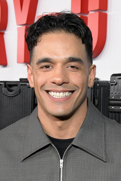 Gil Perez-Abraham alla première di Los Angeles di Carry-On di Netflix all'Egyptian Theatre Hollywood il 5 dicembre 2024 a Los Angeles, California 