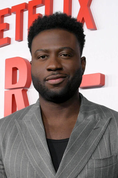 Sinqua Walls alla première di Los Angeles di Carry-On di Netflix all'Egyptian Theatre Hollywood il 5 dicembre 2024 a Los Angeles, California 