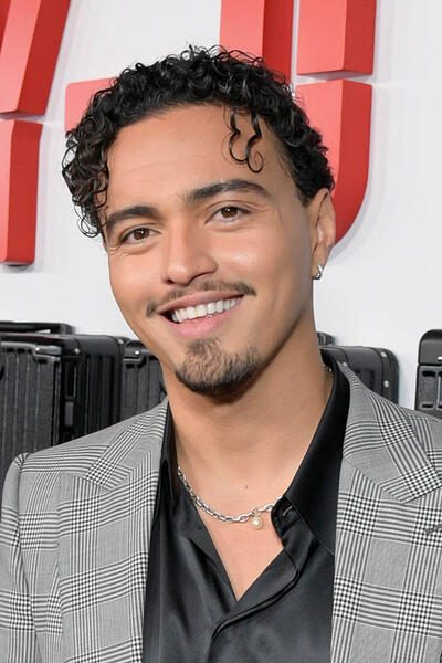 Tonatiuh alla première di Los Angeles di Carry-On di Netflix all'Egyptian Theatre Hollywood il 5 dicembre 2024 a Los Angeles, California 