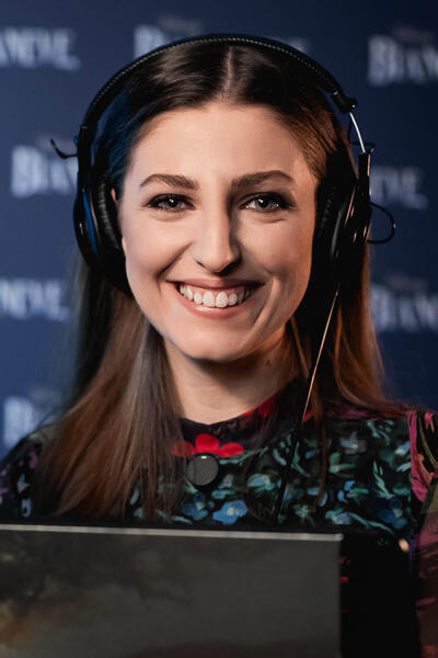 Eleonora Segaluscio presta la voce al personaggio di Biancaneve (canzoni) nella versione italiana del film Disney Biancaneve (2025) di Marc Webb.