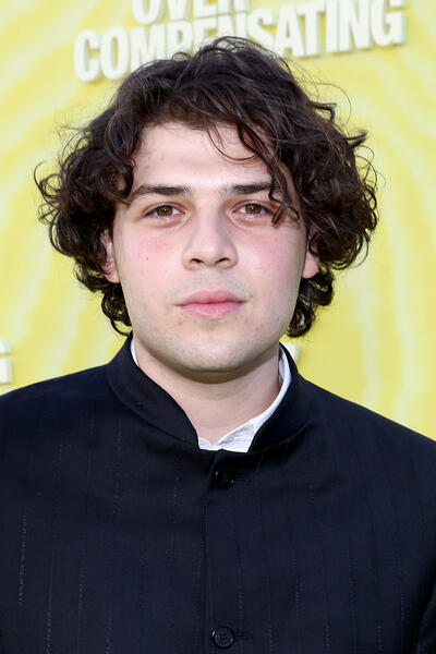 Tomaso Sanelli partecipa alla proiezione di Overcompensating e all'after-party all'Hollywood Palladium il 14 maggio 2025 a Los Angeles, California