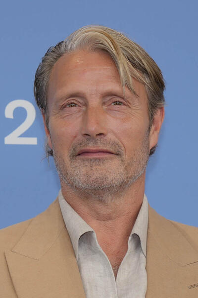 L'attore Mads Mikkelsen al photocall del  film Den Sidste Viking (The Last Viking) di Anders Thomas Jensen alla 82a Mostra del Cinema di Venezia, sabato 30 agosto 2025