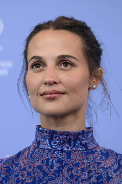 L'attrice Alicia Vikander al photocall del film Le mage du Kremlin di Olivier Assayas alla 82a Mostra del Cinema di Venezia, domenica 31 agosto 2025