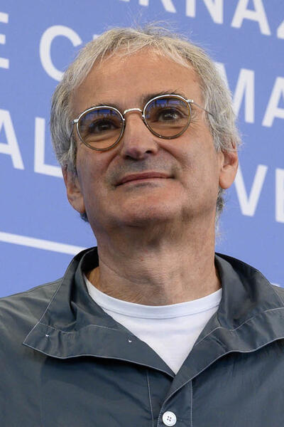 Il regista Olivier Assayas al photocall del suo film Le mage du Kremlin alla 82a Mostra del Cinema di Venezia, domenica 31 agosto 2025