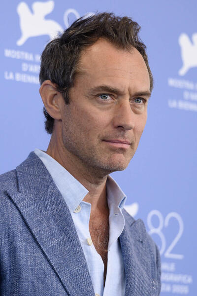 L'attore Jude Law al photocall del film Le mage du Kremlin di Olivier Assayas alla 82a Mostra del Cinema di Venezia, domenica 31 agosto 2025