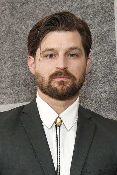 Kevin Bigley partecipa alla proiezione speciale e al red carpet della seconda stagione di Upload di Prime Video presso The West Hollywood Edition l'8 marzo 2022 a West Hollywood, California