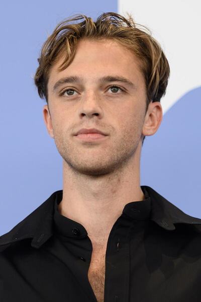 L'attore Benjamin Voisin al photocall del film L'Étranger di François Ozon alla 82a Mostra del Cinema di Venezia, martedì 2 settembre 2025