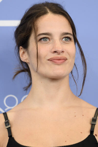 L'attrice Rebecca Marder al photocall del film L'Étranger di François Ozon alla 82a Mostra del Cinema di Venezia, martedì 2 settembre 2025