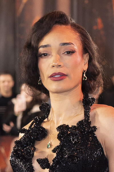 Cassie Clare alla première mondiale della quarta stagione di 'The Witcher' di Netflix al Curzon Mayfair il 23 ottobre 2025 a Londra, Inghilterra