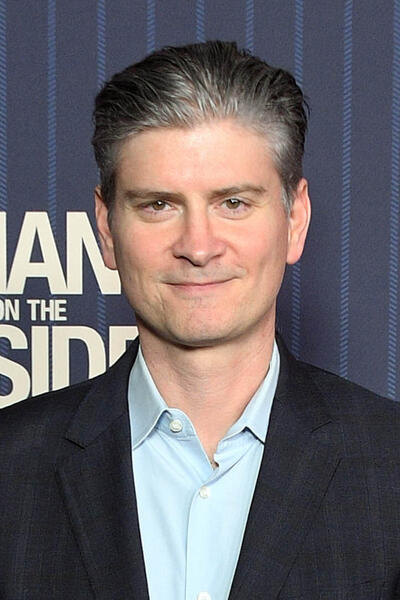 Michael Schur partecipa alla première di 'A Man on the Inside' di Netflix al Netflix Tudum Theater il 10 novembre 2024 a Los Angeles, California