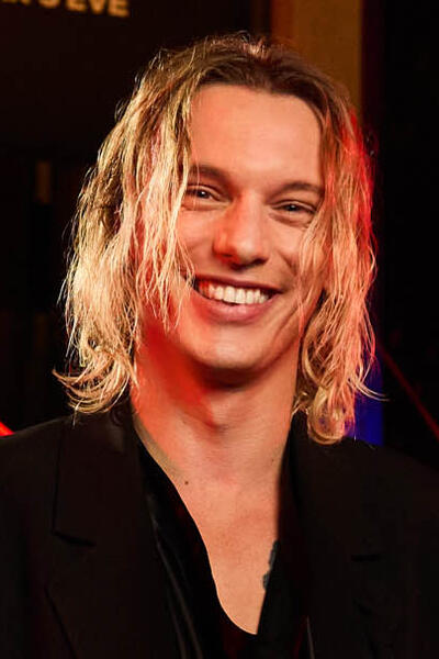 Jamie Campbell Bower alla World Premiere di Stranger Things - Stagione 5 al TCL Chinese 6 Theatres il 6 Novembre 2025 in Hollywood, California