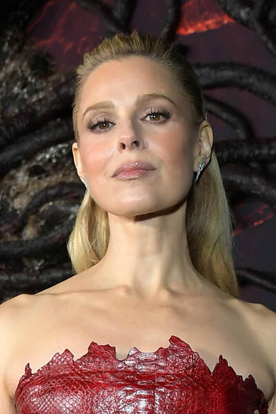 Cara Buono alla première mondiale della quinta stagione di Stranger Things di Netflix al TCL Chinese 6 Theatres il 6 novembre 2025 a Hollywood, California