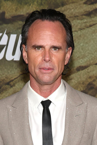 Walton Goggins partecipa alla première della seconda stagione di Fallout sul red carpet all'Academy Museum of Motion Pictures l'8 dicembre 2025 a Los Angeles, California