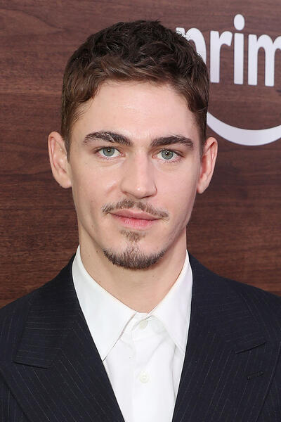 Hero Fiennes Tiffin partecipa alla proiezione speciale a New York di Young Sherlock di Prime Video