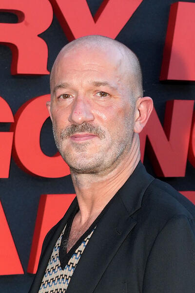 Colin Stetson partecipa alla première di 'Something Very Bad Is Going To Happen' di Netflix presso l'Egyptian Theatre di Hollywood il 19 marzo 2026 a Los Angeles, California