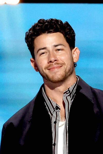 (S-D) Joe Jonas, Kevin Jonas e Nick Jonas per Camp Rock 3 parlano sul palco del Disney Entertainment Showcase al D23: The Ultimate Disney Fan Event il 14 agosto 2026 ad Anaheim, California